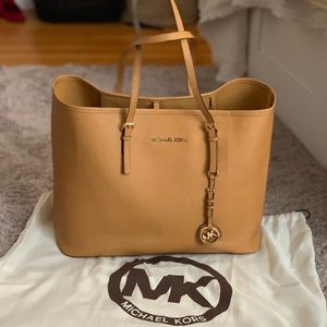 Michael Kors Large Jet Set Tote Saffiano